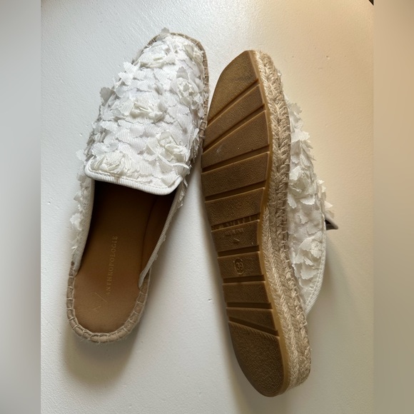 Shoes - Picture 2 of 4